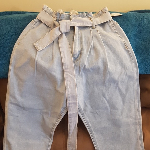 Light denim ankle Jean's - Picture 2 of 5